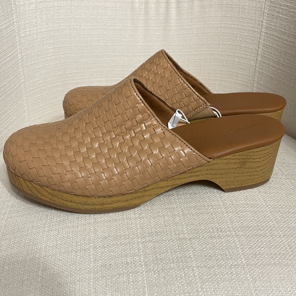 NWT Universal Thread Light Brown Magnolia Heels/ Wedge/ Clog Sz 12